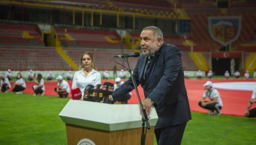 Dünyanın En Büyük Türk Bayrağı  Kayseri'de Açıldı